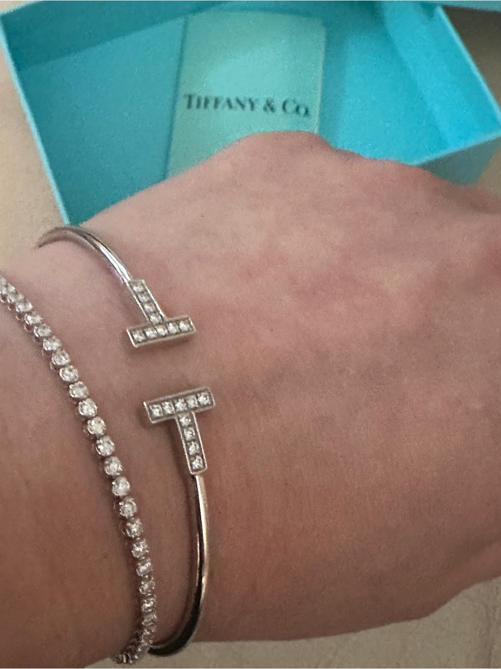 Tiffany T ring Diamond Wire Bracelet
in White Gold - Picture 7 of 8